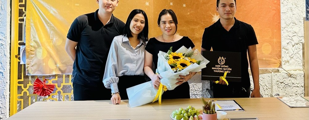 Trao hợp đồng nhượng quyền Phúc Tea